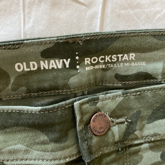 NWOT Old Navy, rockstar, green camouflage jean. Mid rise. Size 16. - Picture 5 of 9